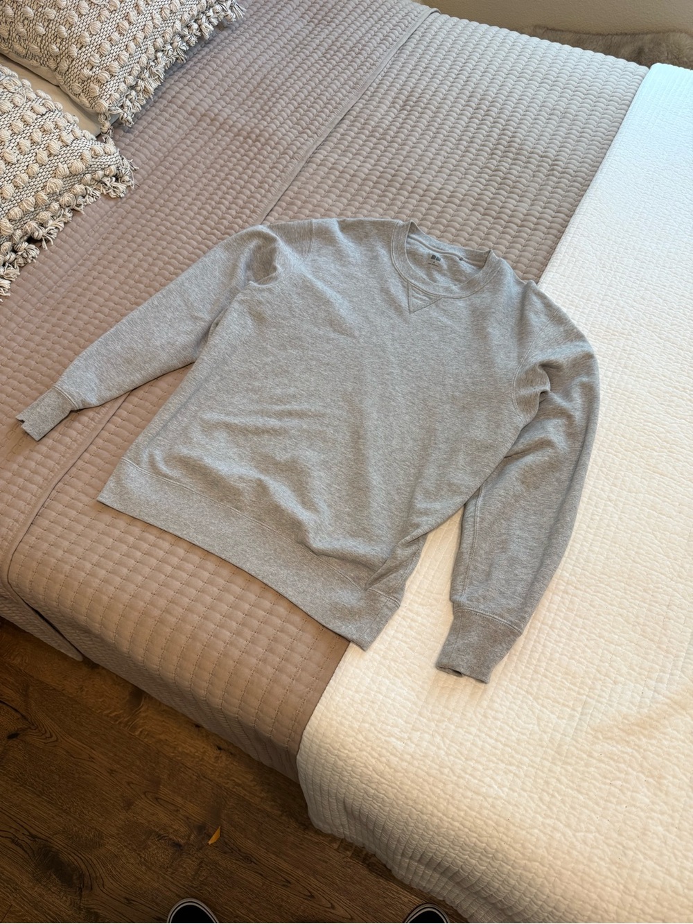 Uniqlo Heather Gray Crewneck Sweatshirt